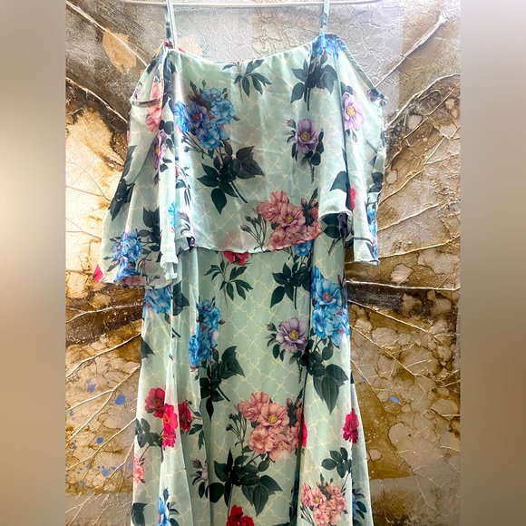 Stunning sea green Cold Shoulder, drape sleeve AND HIGH LOW DRESS! - Picture 3 of 6